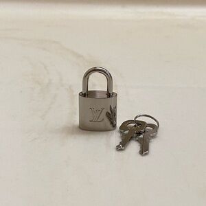 LOUIS VUITTON LV SILVER Padlock Lock with 2 Sets of Keys NEW Authentic #315